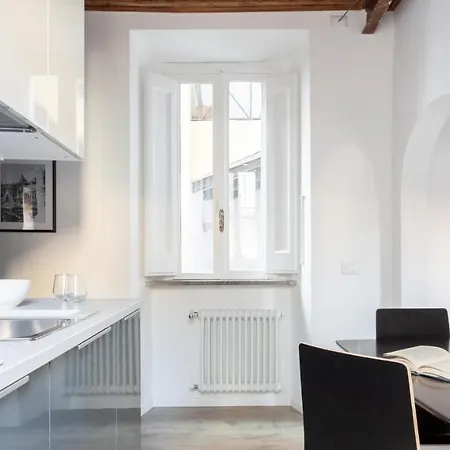 Apartman Plum Guide - Grey Gossamer Róma