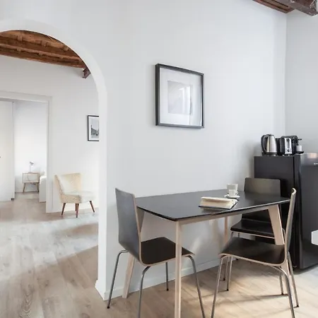 Apartman Plum Guide - Grey Gossamer *